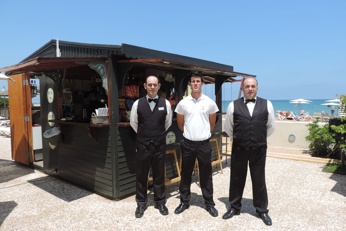 Camareros-Beach-bar.jpg